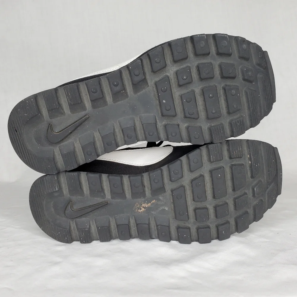 28) NIKE Pre-Love OX Suede Sz. 6